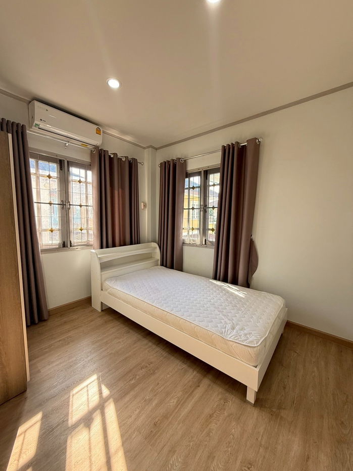 รูป #ให้เช่าบ้านเดี่ยว หมู่บ้านวรารมย์ ซอยราษฎร์อุทิศ 16 มีนบุรี บ้านสวย เฟอร์ครบ พร้อมเข้าอยู่ บรรยากาศน่าอยู่ - รูปที่ 14/20