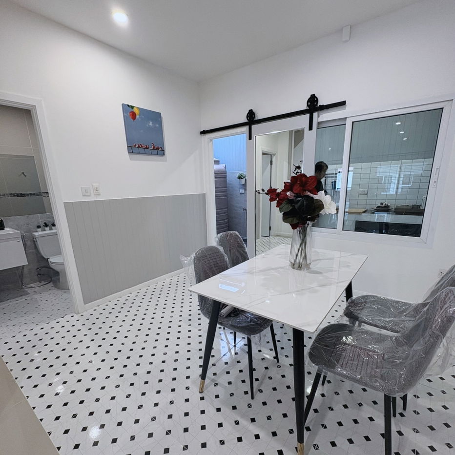 picture ✨Renovated✨ 2-Storey Townhome – Fully Extended | 3 Bedrooms 2 Bathrooms📍Patagonia 5, Ramintra–Safari - 4/11