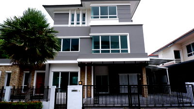 Houses for rent Krungthep Kreetha Road : LB083 Luxury 3-storey single house for Rent at Grand Bangkok Boulevard Rama 9 – Srinakarin (Krungthep Kreetha).