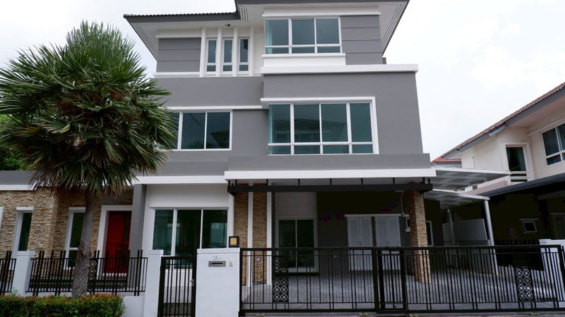 บ้านเดี่ยวให้เช่า : LB083 บ้านเดี่ยวหรู 3 ชั้น โครงการ Grand Bangkok Boulevard พระราม 9 – ศรีนครินทร์ (กรุงเทพกรีฑา)