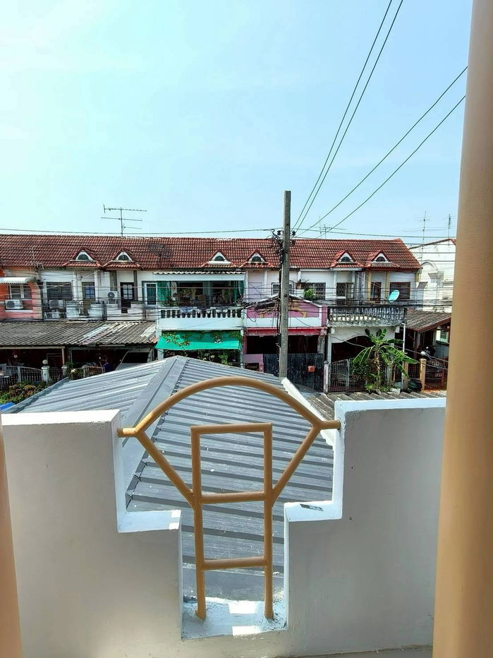 รูป ทาวน์เฮาส์ รามคำแหง เคหะร่มเกล้า ใกล้รถไฟฟ้าราษฎร์พัฒนา พูนสินธานี 1 แถมเฟอร์ครบ นัดหมายชมบ้าน 085-318-6868 คุณวา - รูปที่ 9/18