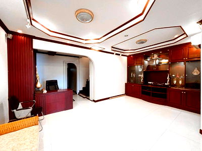 Townhouses for rent Krirk University : House for rent in Soi Lat Plakhao, near BTS Kaset. 5 bedrooms. 4 air conditioners. Single-family home feel.