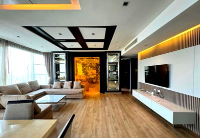 Condos for sale : For sale: Fullerton Sukhumvit, 4-bed penthouse, great location, beautiful, ready to move in, near BTS Ekkamai. Interested? Add me on Line @841qqlnr.