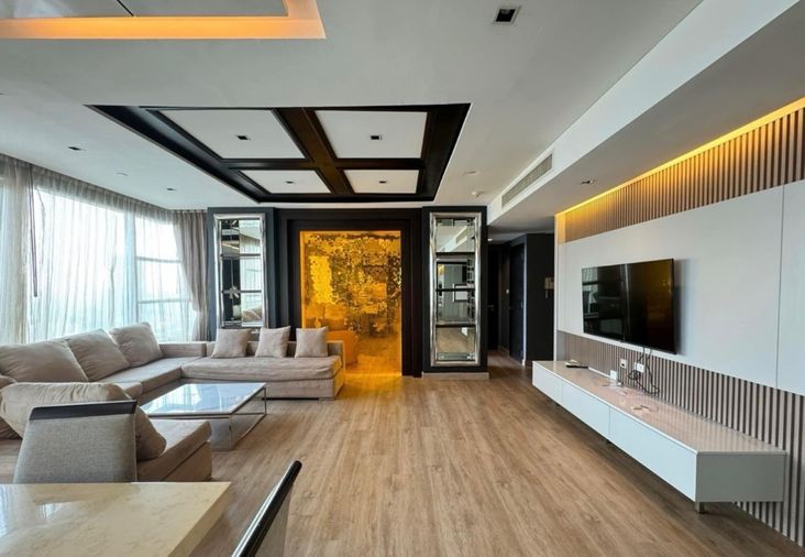 For sale: Fullerton Sukhumvit, 4-bed penthouse, great location, beautiful, ready to move in, near BTS Ekkamai. Interested? Add me on Line @841qqlnr.