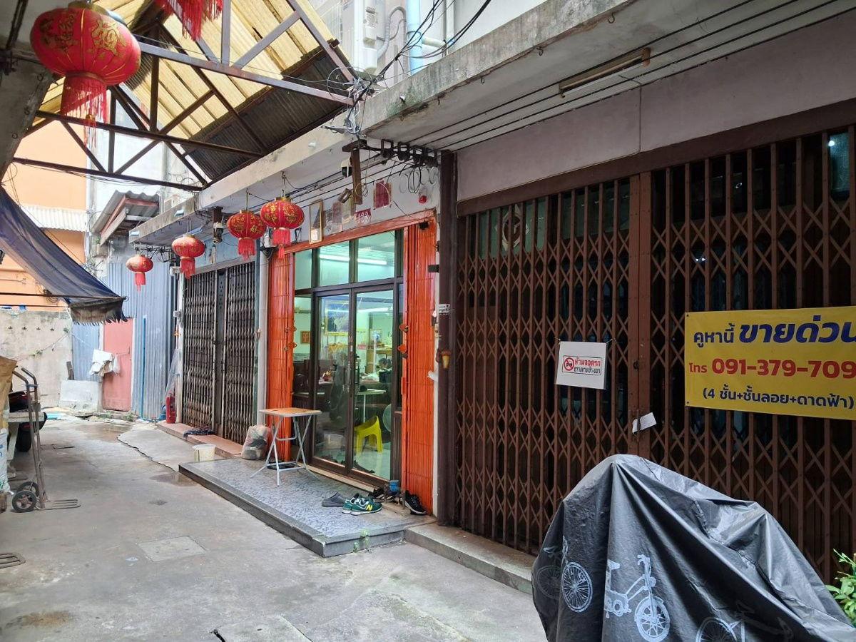 picture Commercial Building (on CHAKKRAWAT road) Retail hub , Near SAMPENG by owner - 1/15