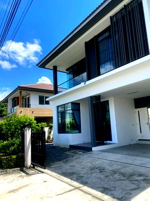 Houses for rent Sukhaphiban 5 Road :  2-storey detached house for rent, Mantana Lake Watcharapol Village Project, Sukhaphiban 5, Sai Mai Or Ngern, MantanaLakeWatcha