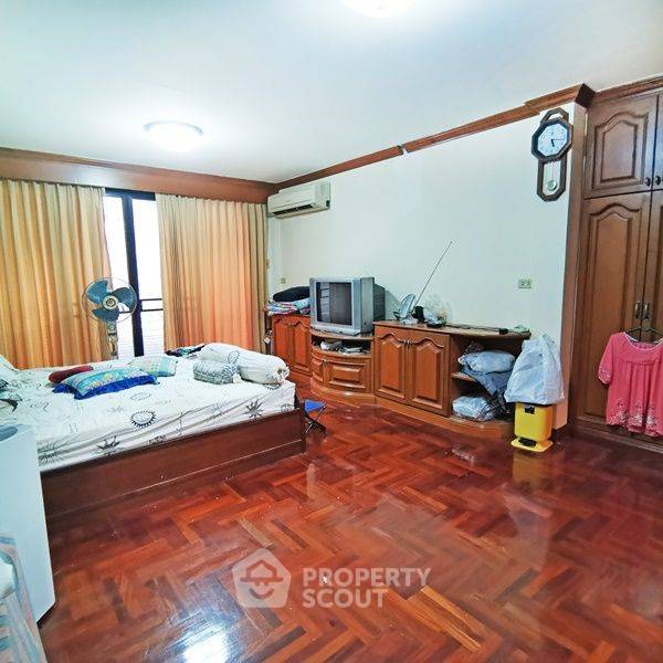picture 3-BR Townhouse near MRT Fai Chai (ID 2031755) - 25/35