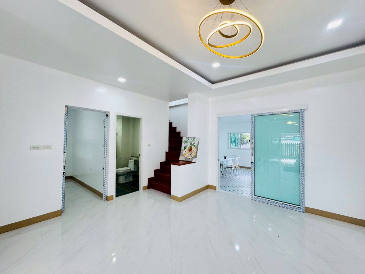 รูป ขายบ้านเดี่ยว 2 ชั้น ถนนเมน หมู่บ้านบัวทอง 4 บ้านกล้วย-ไทรน้อย ทำเลดี จอดรถได้หลายคัน พร้อมห้องครัวใหญ่ เพียง 3,890,000 บาท - รูปที่ 8/19