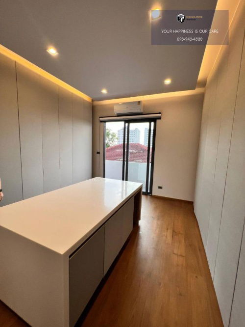 รูป Sarin Park | บ้านเดี่ยว 3 ชั้นสร้างใหม่ มีลิฟต์ และสระว่ายน้ำส่วนตัว #2025112413115 - รูปที่ 12/15