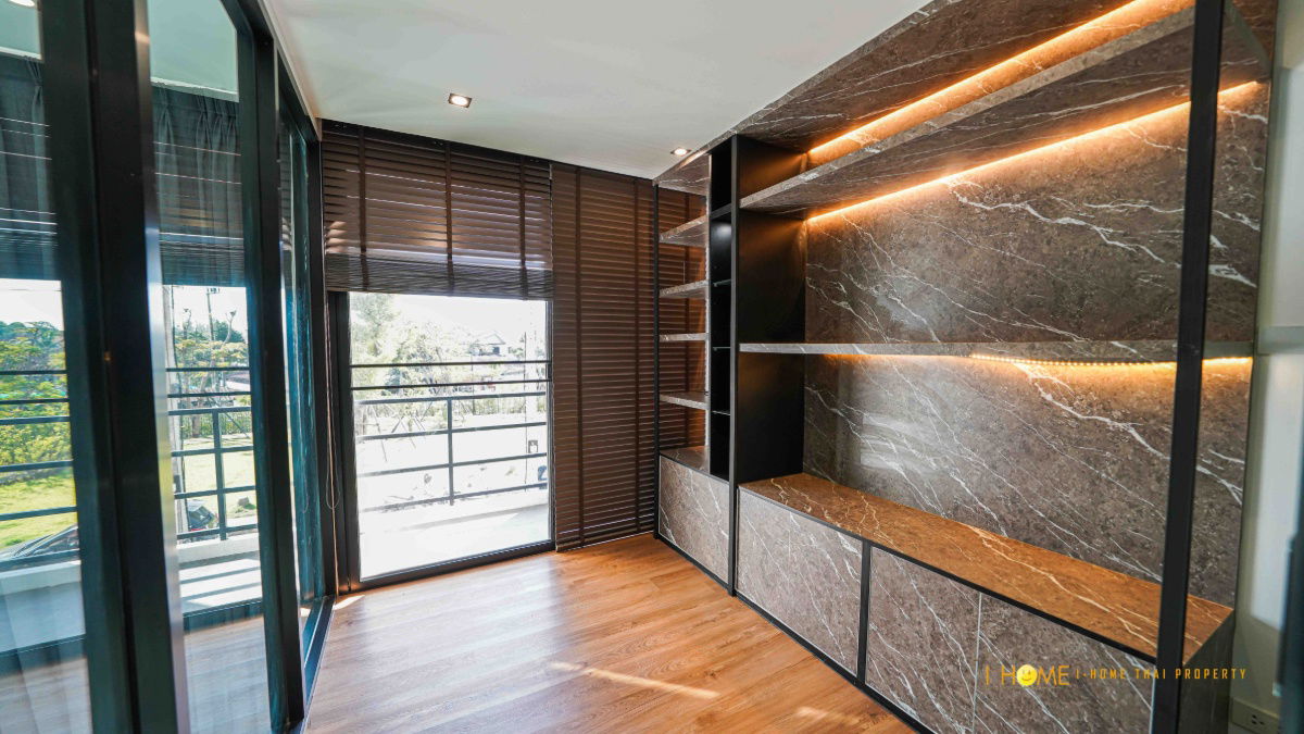 รูป ให้เช่าทาวน์โฮมสามชั้น 4 ห้องนอน 3 ห้องน้ำ 1 ห้องครัว 1 ห้องรับแขก 1 ที่จอดรถ - รูปที่ 8/40