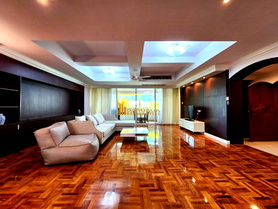 Apartment building for rent Rama 4 Road : Impressive 4 Bedroom Apartment in Asoke - BR0538AP