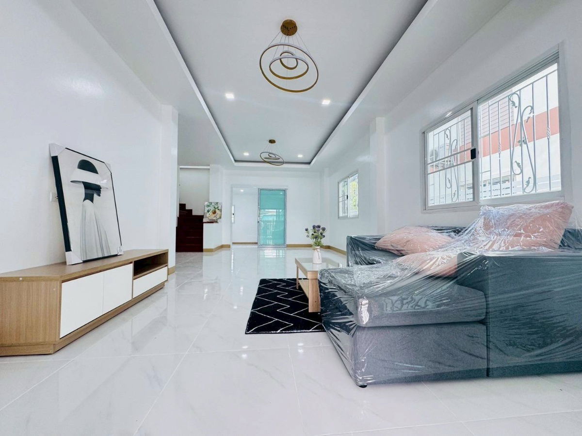 รูป ขายบ้านเดี่ยว 2 ชั้น ถนนเมน หมู่บ้านบัวทอง 4 บ้านกล้วย-ไทรน้อย ทำเลดี จอดรถได้หลายคัน พร้อมห้องครัวใหญ่ เพียง 3,890,000 บาท - รูปที่ 1/19