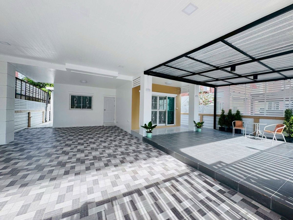 รูป ขายบ้านเดี่ยว 2 ชั้น ถนนเมน หมู่บ้านบัวทอง 4 บ้านกล้วย-ไทรน้อย ทำเลดี จอดรถได้หลายคัน พร้อมห้องครัวใหญ่ เพียง 3,890,000 บาท - รูปที่ 3/19