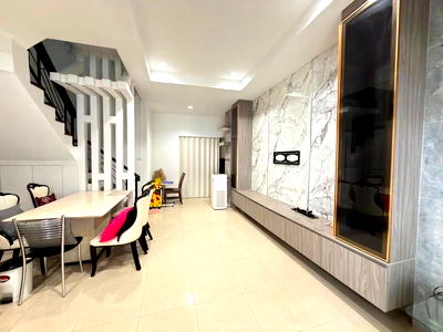 Townhouses for rent Suan Luang : ✨Renovated✨ 4-storey Townhome Fully Furnished @ City Park Pattanakarn 38 | 3 Bed 3 Bath 2 Multi room