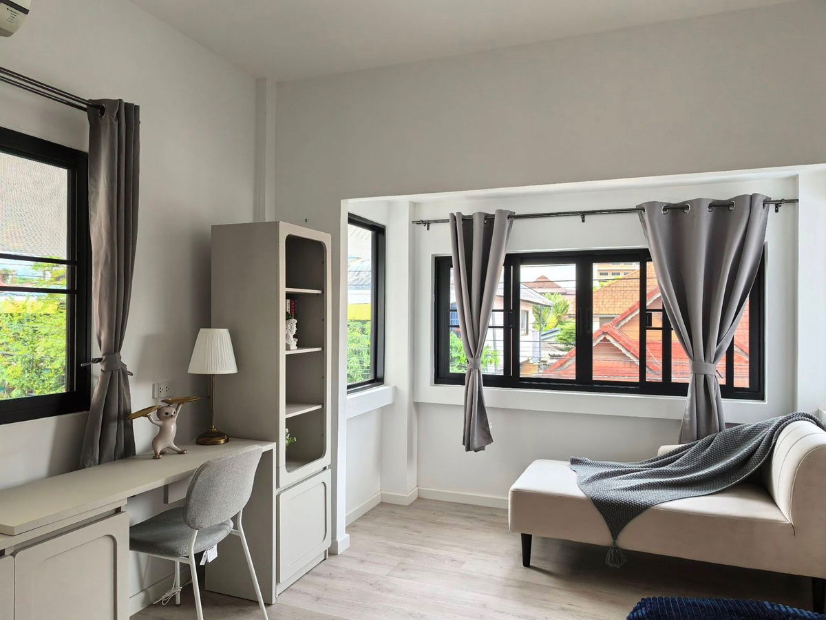 picture Beautiful Newly Renovated House – 4 Bedrooms Only 2 minutes to Varee Chiangmai School - 5/7