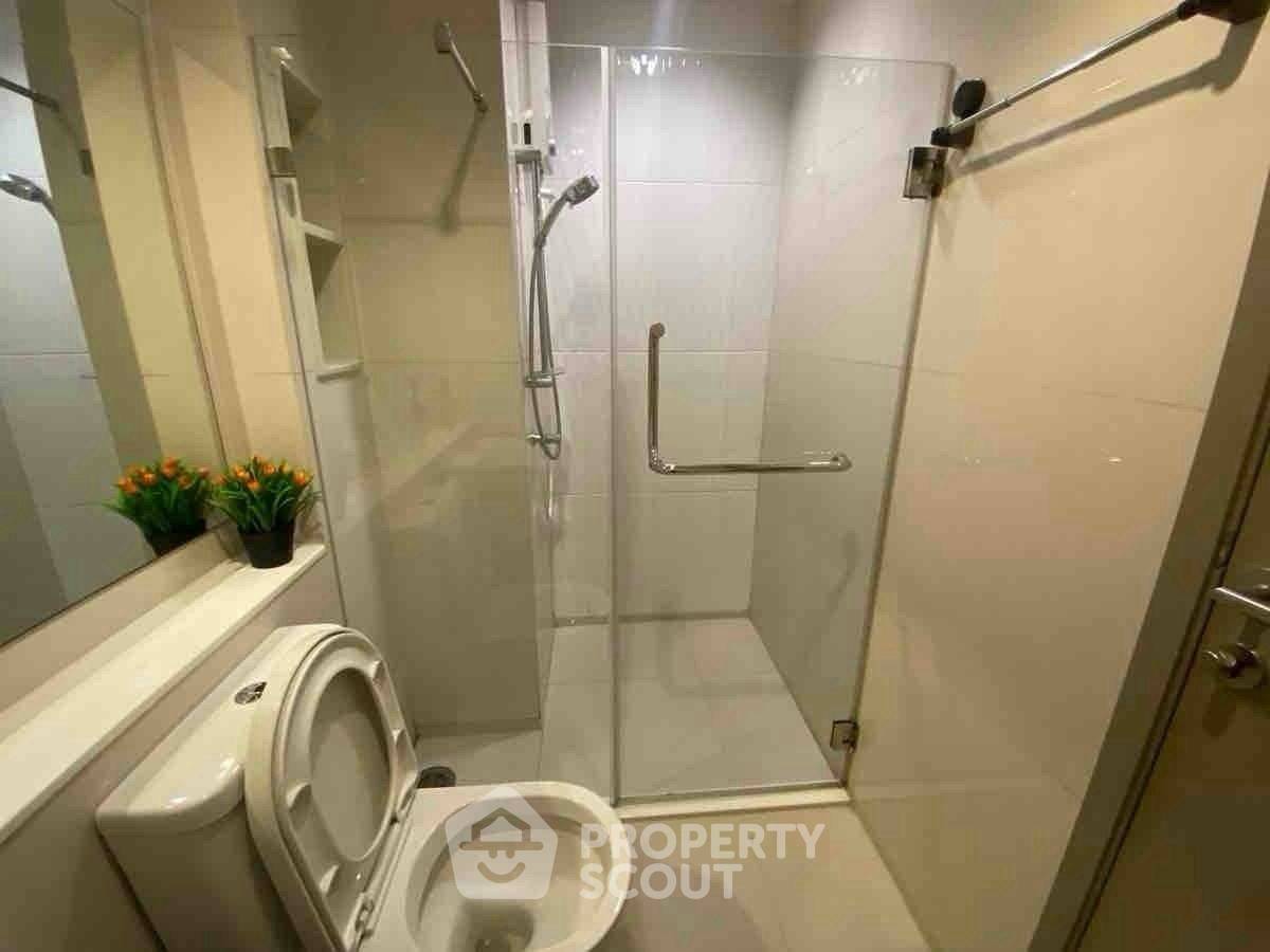 picture Studio Condo at Life Asoke - Rama 9 near MRT Phra Ram 9 (ID 2448803) - 10/10
