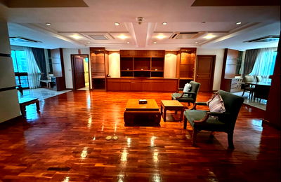 คอนโดให้เช่า :  President Park. 3นอน 260ตร.ม. พร้อมห้องแม่บ้าน Line id: @pfagent