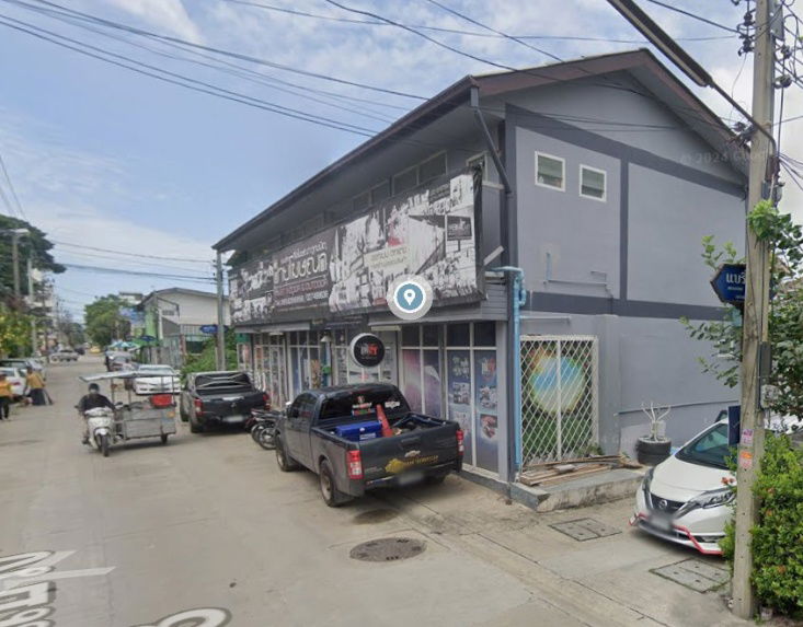 รูป ให้เช่าอาคาร 4 คูหาติดกัน 2 ชั้น (ถนนสุขุมวิท 107 ซอยแบริ่ง 33/5) 250 ตรม. แอร์ เหมาะเป็นสำนักงาน, ที่พักอาศัย เช่า 27,000 บาท /เดือน โทร 093-9594717 - รูปที่ 2/4