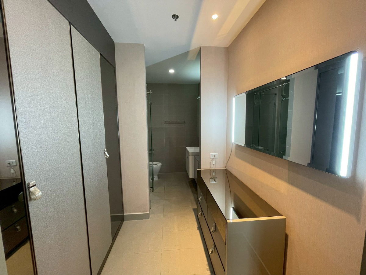 picture 🏙️ For Rent – Noble Ploenchit ✨ Private Lift | Direct Skywalk to BTS Ploenchit | Low-Rise Tower (Least Affected by Earthquake) - 6/10