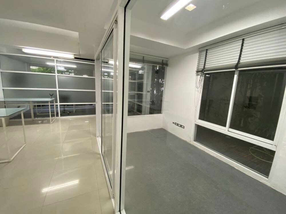 picture WS4638 [For rent] 3-storey home office, corner unit 💰 Rental price 65,000 baht/month 🚈 MRT Lat Phrao - 11/13