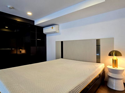 คอนโดให้เช่า : Park Origin Chula Samyan【𝐑𝐄𝐍𝐓】🔥ความลักชัวรีแบบนุ่มนวล ขาว–เทา–ทอง วัสดุเงาและไฟซ่อน🔥 ติดต่อไลน์ไอดี: @hacondo