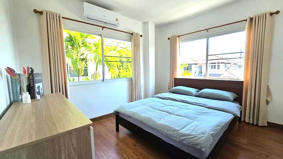 picture Two storey house for rent with 3 bedrooms,3 toilets and 1 kitchen. - 9/22