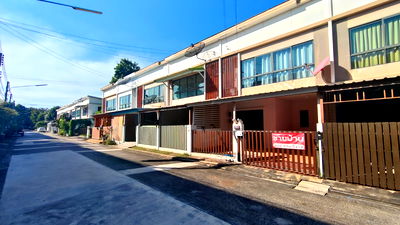 Townhouses for sale Nakhon Pathom : For sale: Pruksa 83 Borommaratchachonnani-Sai 5 House, best price in the project.