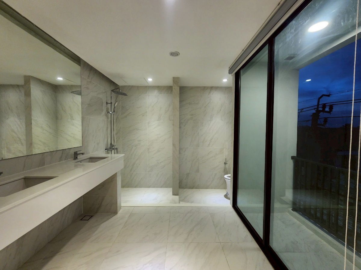 picture 3.5 Storey Home office. 3Bed, 4Bath, 2Livings Jarunsanitwong Street - 6/11