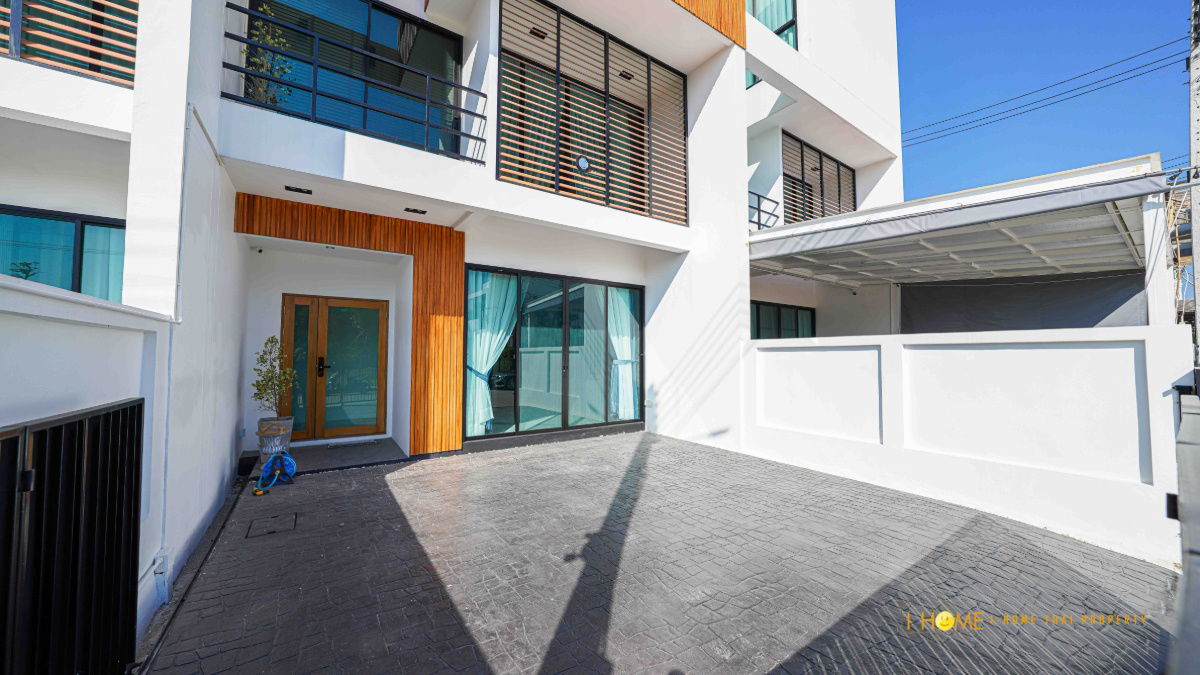 รูป ให้เช่าทาวน์โฮมสามชั้น 4 ห้องนอน 3 ห้องน้ำ 1 ห้องครัว 1 ห้องรับแขก 1 ที่จอดรถ - รูปที่ 6/40