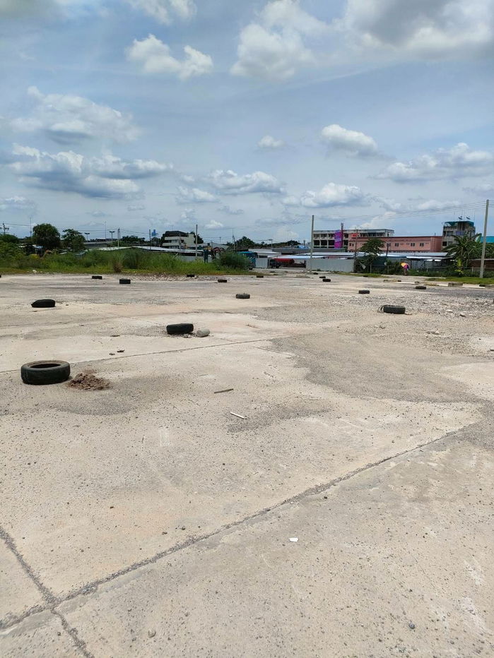 picture Empty land for rent already filled Near Watcharapol Intersection - 6/11