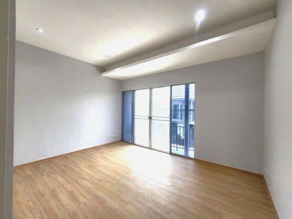 picture FOR SALE  TOWNHOUSE PROPERTY  2090000 BAHT. - 5/8