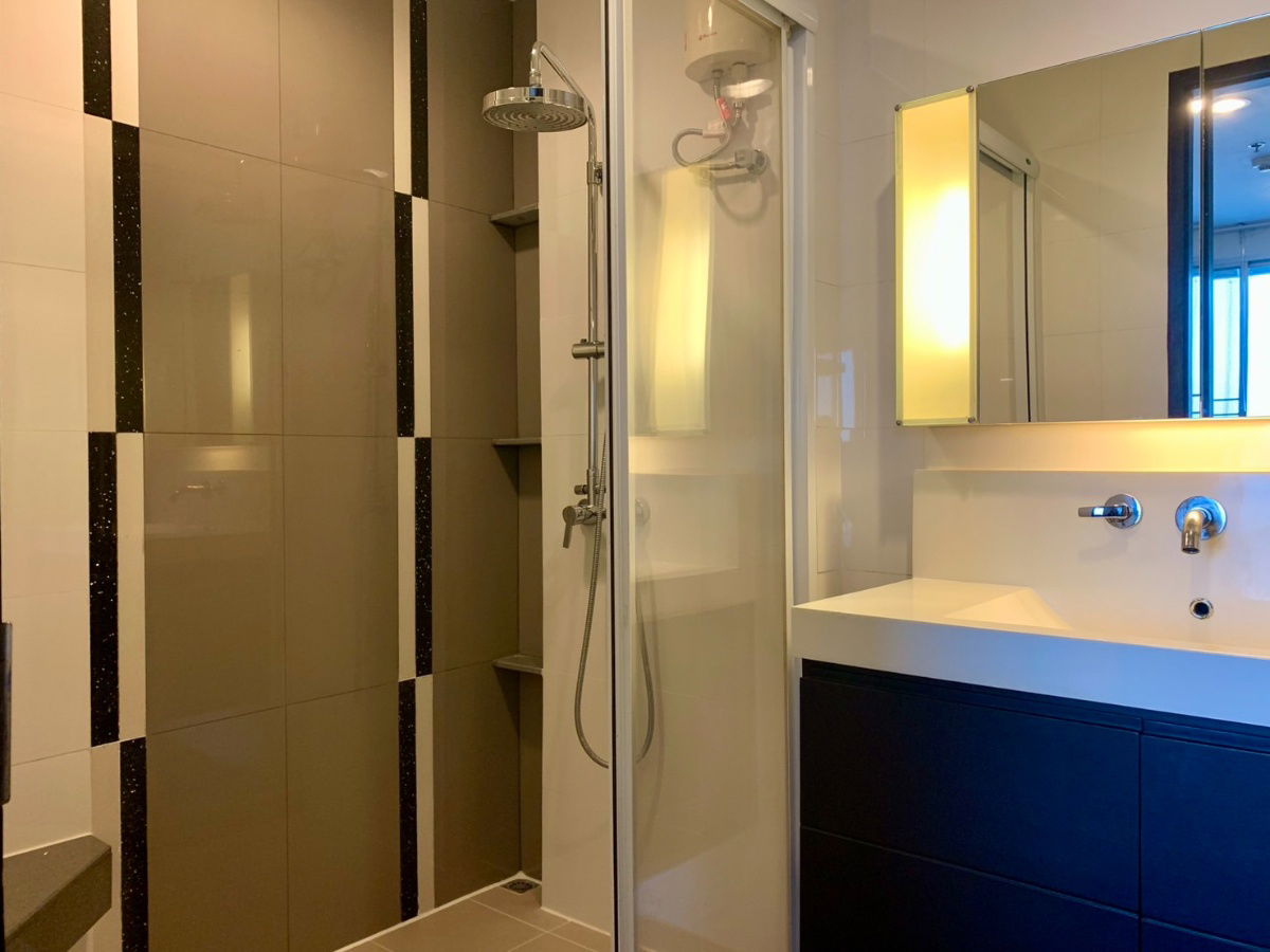 picture Condo for rent, 0 meters from MRT Ratchadaphisek, RHYTHM Ratchada, larger room, 46 sq m., near Rama 9, just 8 minutes. - 9/15