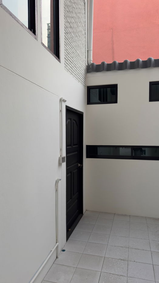 picture A single detached house on 70 sq. wah, just 5 minutes to Ekkamai–Thonglor. - 35/50