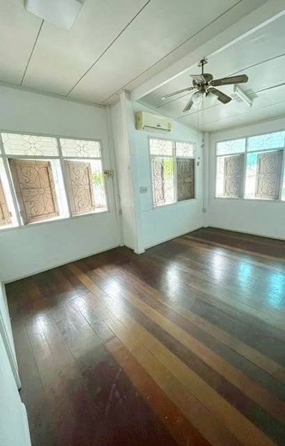 picture MRT Charan13 500m. 2-story corner house for rent with garden 63sq.wa. 252sq.m. Quiet and shady. - 8/8