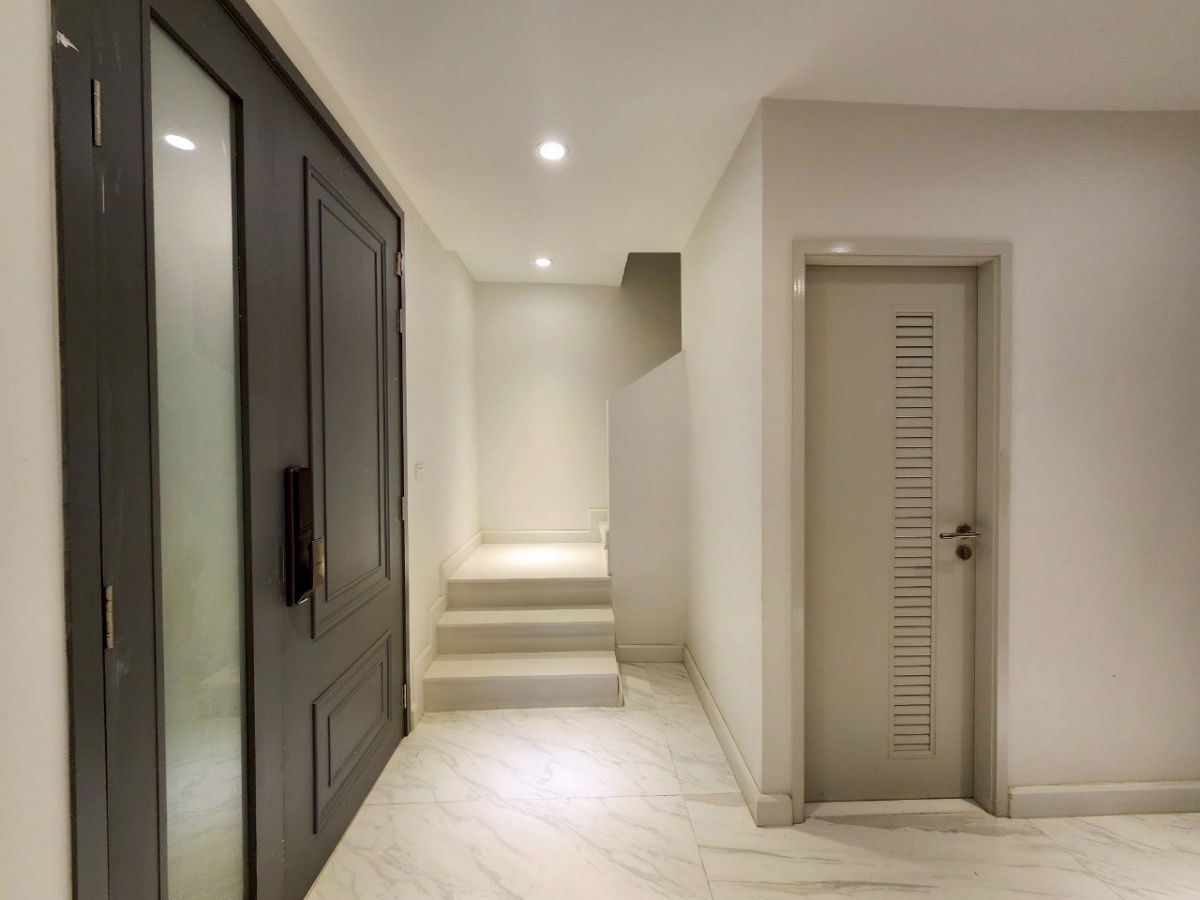 picture 3.5 Storey Home office. 3Bed, 4Bath, 2Livings Jarunsanitwong Street - 3/11