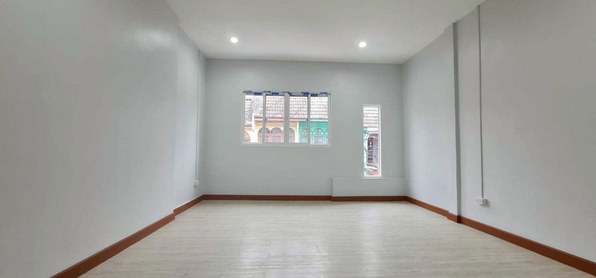 picture Two-story townhouse for sale, newly renovated in a minimalist style. Located in Ramkhamhaeng 106 — cozy, simple, and beautifully minimal - 8/12