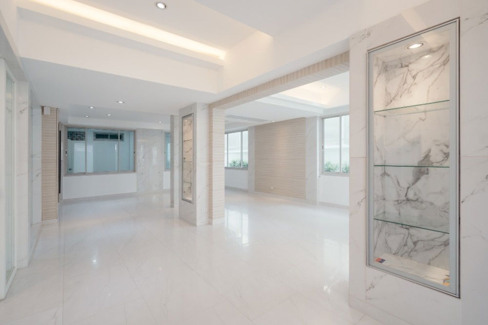 รูป S897 [ขาย] Townhome 3 ชั้น สุขุมวิท 15 💰 ราคา 41.9 ลบ. 📍 BTS อโศก - รูปที่ 8/53