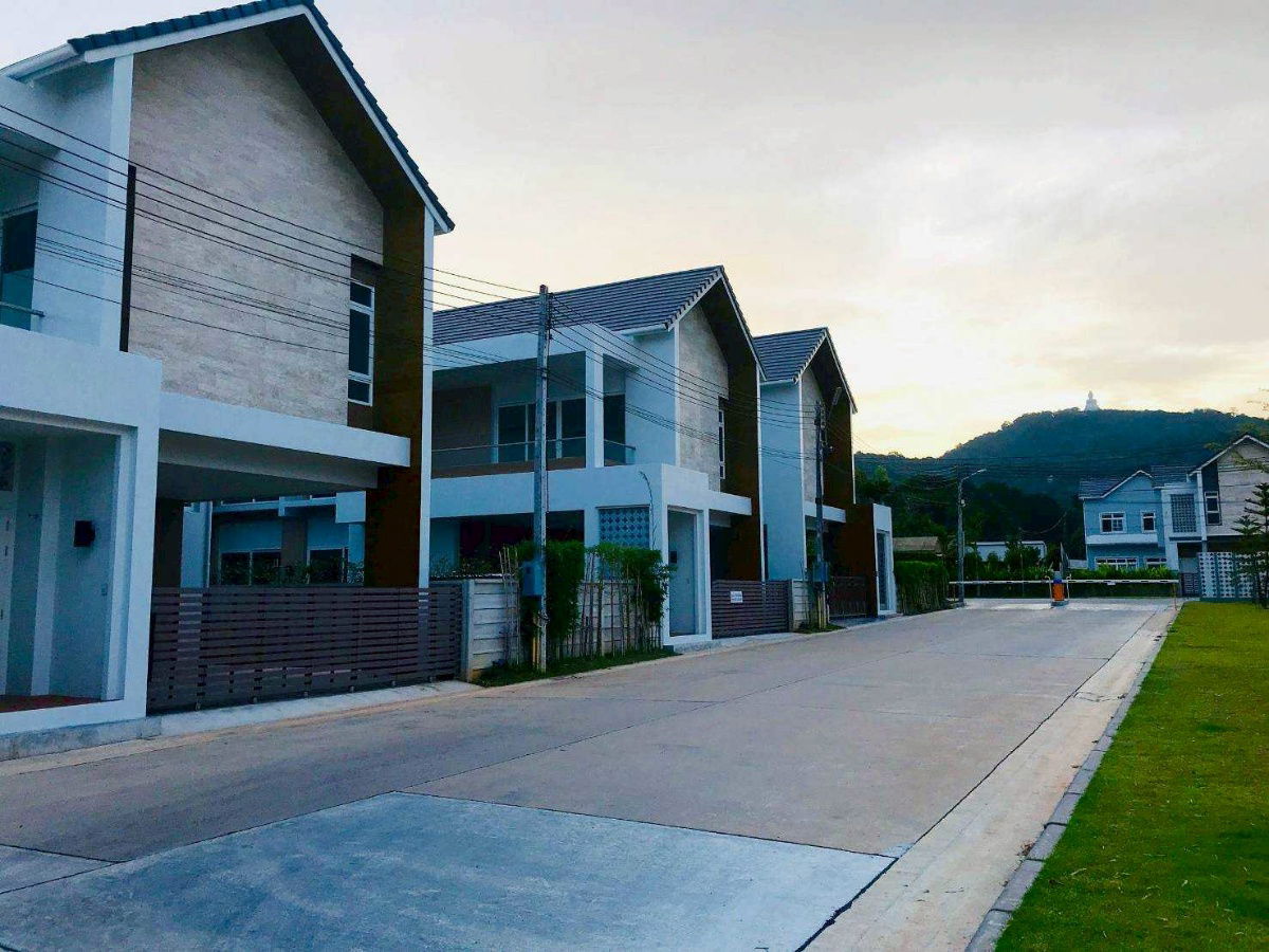 picture Single House in a good location with high potential - 2/14