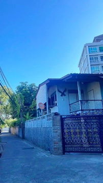 MRT Charan13 500m. 2-story corner house for rent with garden 63sq.wa. 252sq.m. Quiet and shady.