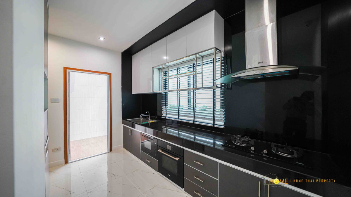 รูป ให้เช่าทาวน์โฮมสามชั้น 4 ห้องนอน 3 ห้องน้ำ  1  ห้องครัว  1  ห้องรับแขก  1  ที่จอดรถ - รูปที่ 37/40