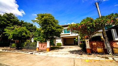 Houses for rent San Kamphaeng Chiang Mai : A house 2 storey for rent with 3 bedrooms,3 toilets and 1 kitchen.