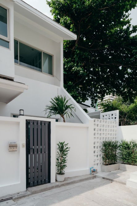 picture S897 [For Sale] 3-storey townhome, Sukhumvit 15 💰 Price 41.9 million baht 📍 BTS Asoke - 2/53