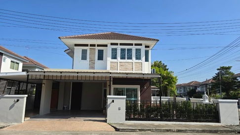  Two storey house for rent with 3 bedrooms,3 toilets and 1 kitchen. 