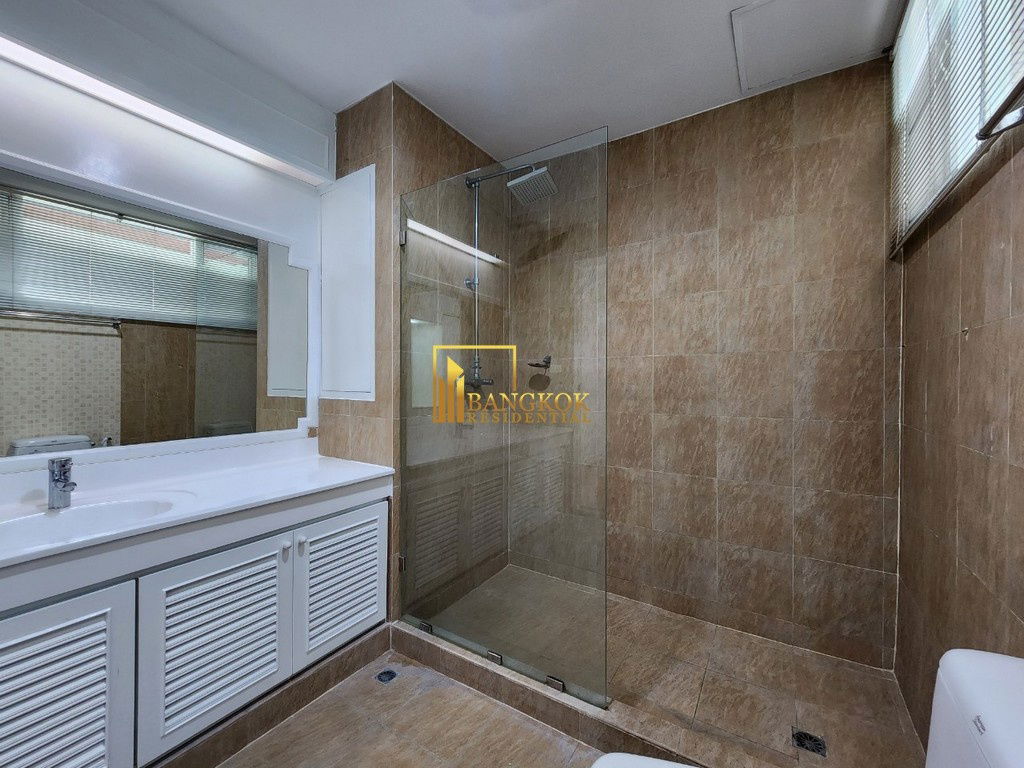 รูป Impressive 4 Bedroom Apartment in Asoke - BR0538AP - รูปที่ 19/47