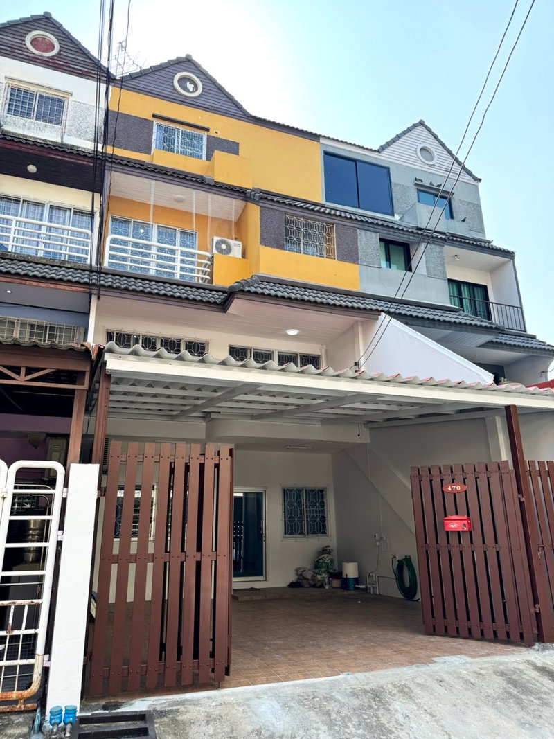 Townhouses for sale : Sales  4-story townhouse in Warathorn Ville Village, Pattanakarn 44