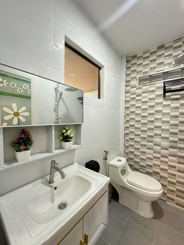 รูป บ้านเดี่ยว​ชั้นเดียว​ รีโนเวทใหม่​​ หนองจอก​ ทำเลถนนเมน​ ต้นโครงการ​ ทำเลค้าขาย หมู่บ้านอมรพันธ์ุ  ถนนเลียบวารี​ 15 พร้อมอยู่ มีเฟอร์นิเจอร์สวย - รูปที่ 26/33