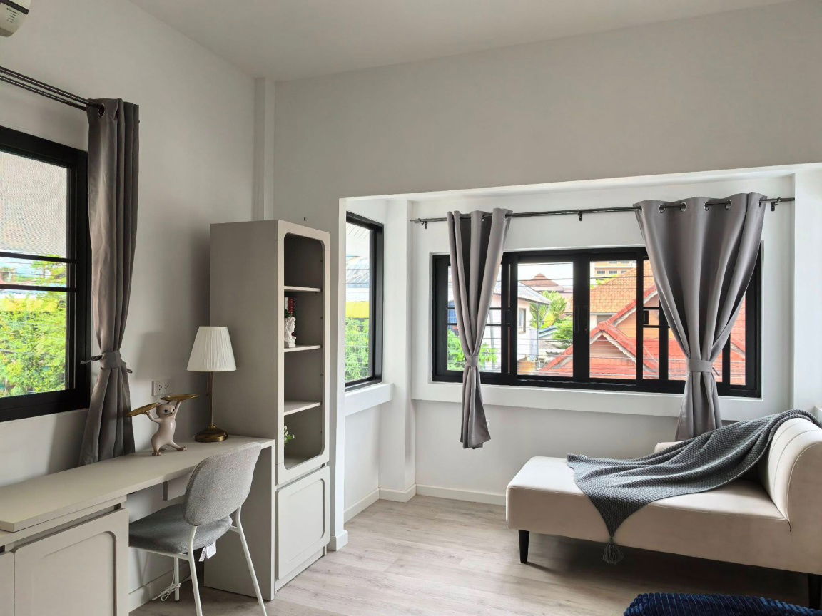 picture Two storey house for rent with 34 bedrooms,3 toilets and 1 kitchen. - 10/12