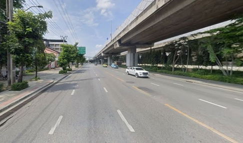 Vacant land for sale on Rama VI Road.