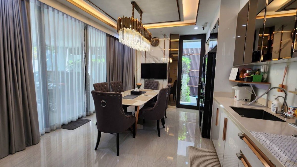 รูป ✨ บ้านกลางเมือง คลาสเซ่ เอกมัย - รามอินทรา: Luxury Villa 3 ชั้น พื้นที่ 346 ตร.ม. พร้อมเข้าอยู่! ✨ - รูปที่ 3/11
