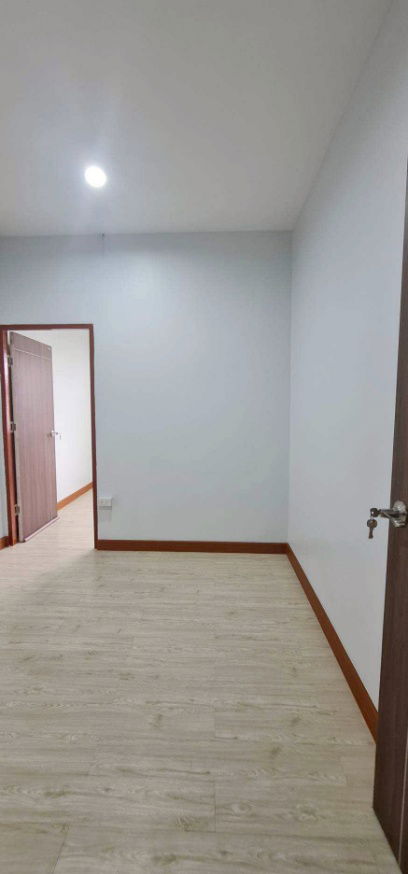 picture Two-story townhouse for sale, newly renovated in a minimalist style. Located in Ramkhamhaeng 106 — cozy, simple, and beautifully minimal - 6/12